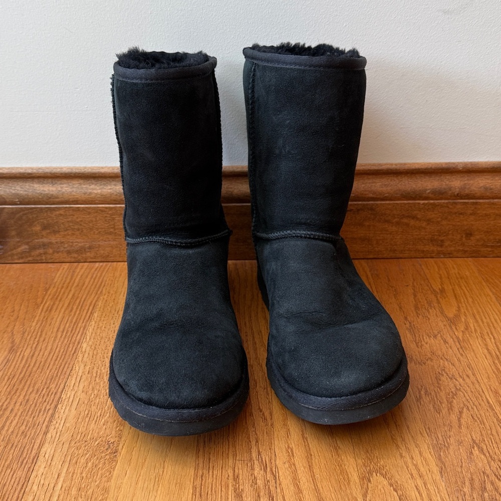 UGG Classic Short Black Pull On Boots Size 9 - Picture 3 of 13